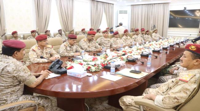 وزير الدفاع يجتمع بالطلاب المبتعثين الى الكليات العسكرية السودانية