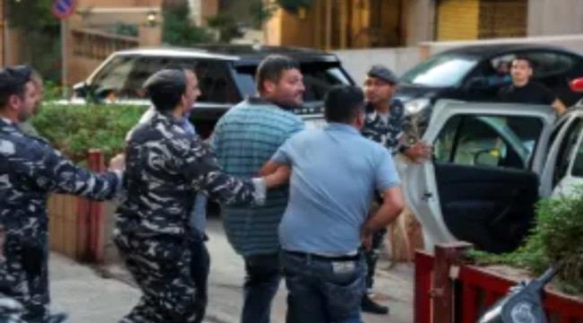 لبناني يقتحم أحد البنوك ويحتجز مدير الفرع