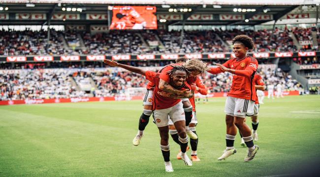 مانشستر يونايتد يفوز على ليدز وديا