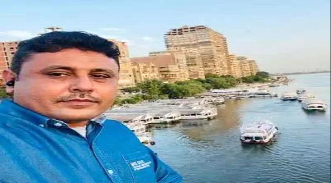 محلل سياسي : الاقتصاد ينهار والحكومة ومجلس القيادة مشغلين وضع "الصامت"