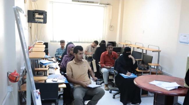 شركة النفط - عدن تدشن دورة تدريبية في دبلوم السكرتارية الآلية