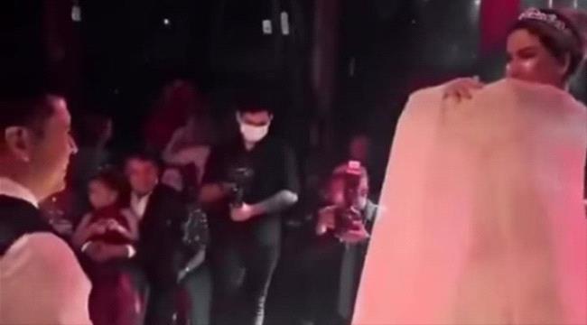 عروسة ترتدي "بدلة رقص" أثناء زفافها