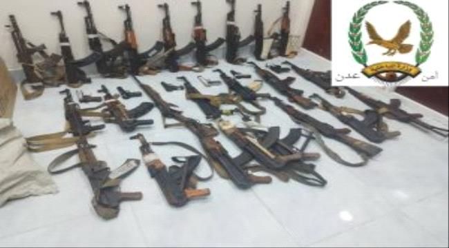مدير الشرطة في عدن يحذر المسلحين