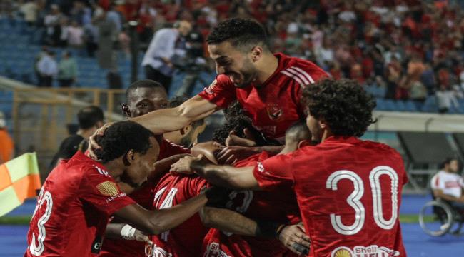 الأهلي يحتفل بلقب الدوري المصري بسحق الزمالك