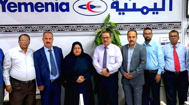 رئيس مجلس إدارة اليمنية يتفقد سير أداء العمل بمكتب المنطقة في الرياض