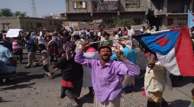 غليان شعبي متصاعد.. ودعوات لـطرد الحكومة اليمنية 