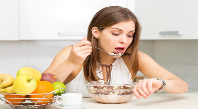 وجبة الإفطار.. التأخر في تناولها يزيد من خطر الإصابة بهذا المرض