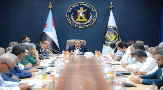 الانتقالي يطالب بتشكيل حكومة جديدة