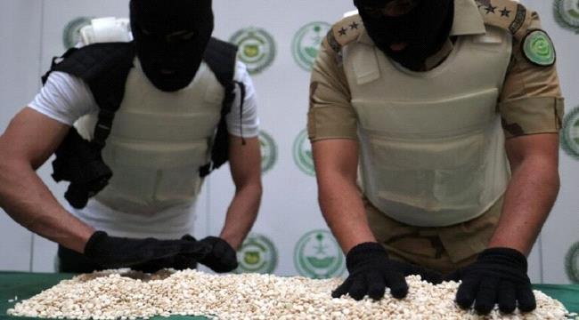 السجن 20 عاما لمواطن سعودي استغل عائلته بتجارة المخدرات