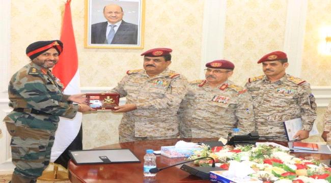 وزير الدفاع يلتقي الملحق العسكري الهندي