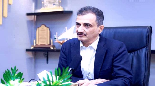 الحكومة اليمنية ترد على تصريحات محافظ عدن بشأن "الإيرادات"
