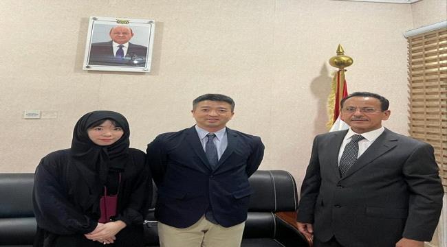 مستشار وزير الخارجية يلتقي في عدن ممثلي السفارة اليابانية