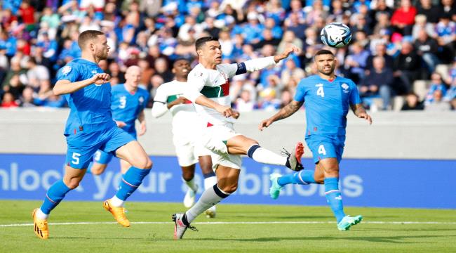 رونالدو يقود البرتغال لفوز صعب على ايسلندا في تصفيات اليورو