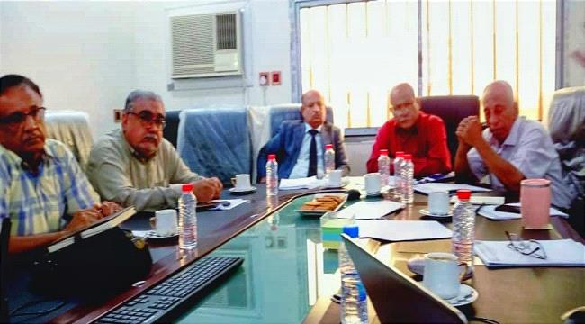 عدن.. مصلحة الضرائب تناقش مع جمعية المحاسبين الاقرارات الضريبية