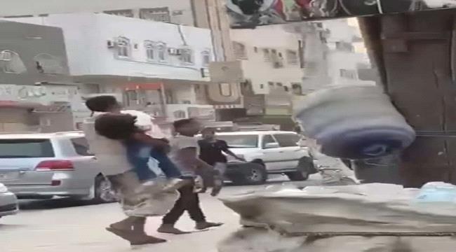 صحفي عدني : بسبب "خدش" بسيط في سيارة تزهق روح طفلة 