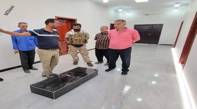 مأمور المعلا يطلع على اللمسات الأخيرة للمبنى الجديد للسلطة المحلية
