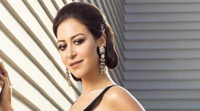 منة شلبي تتجاهل أزماتها وتروج لمسلسلها الرمضاني