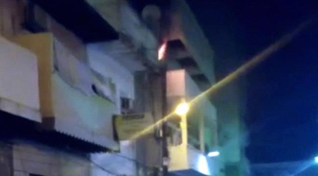 إطفاء حريق اندلع في أحد منازل المعلا