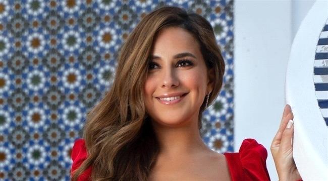 فنانة تقيم حفل زفاف بعد زواجها بعام