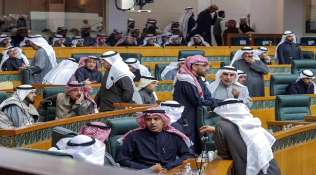 نواب يتوعدون رئيس الوزراء الكويتي : حضور الجلسة المقبلة أو استجوابك