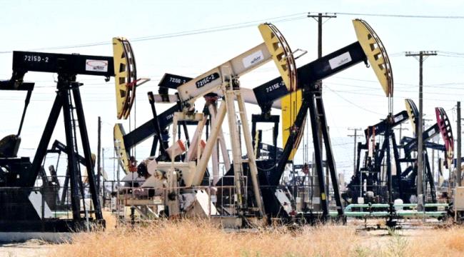 سوق النفط تبدلت وآفاقها غامضة بعد عام على غزو أوكرانيا