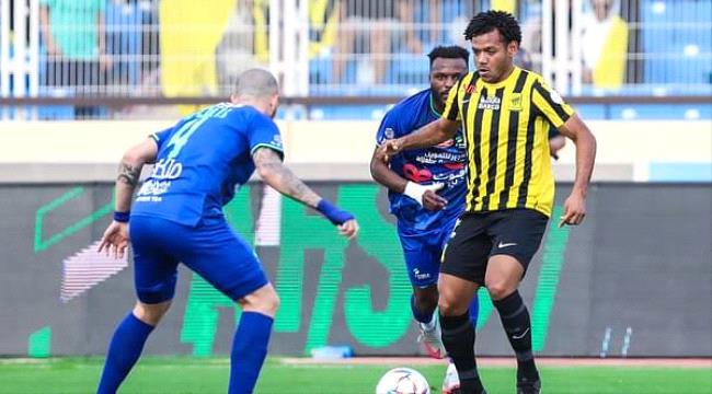 «الاتحاد» يقسو على «الفتح» بخماسية ويتمسك بصدارة الدوري السعودي