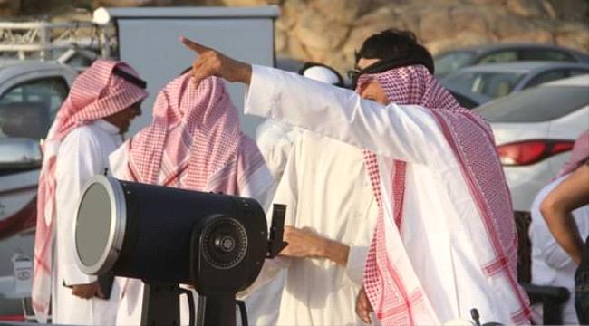 الإمارات والسعودية تتحريان هلال رمضان غدا الثلاثاء