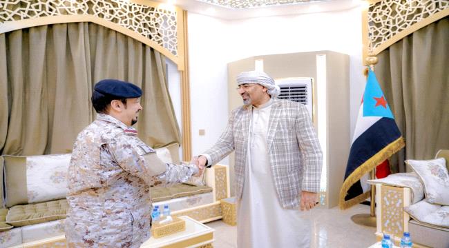 الزُبيدي يستقبل في عدن وفداً من قيادة القوات المشتركة للتحالف العربي