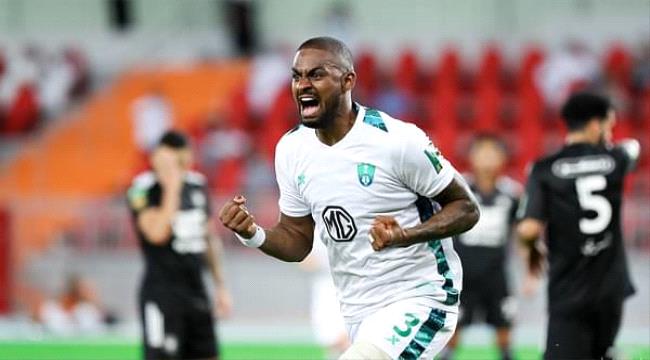 "فيفا" يصدم الأهلي السعودي بسبب دانكلير بيريرا