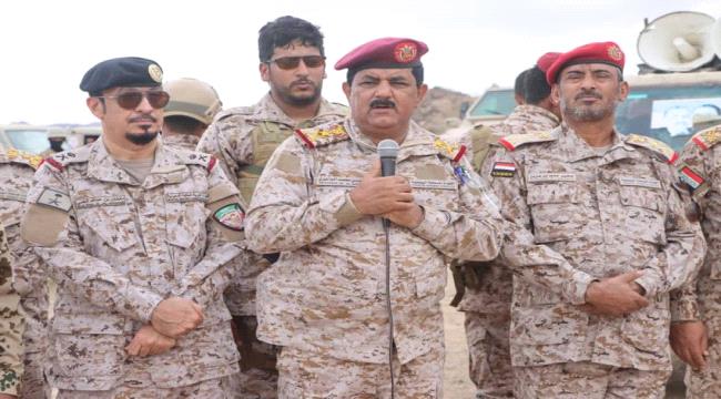 وزير الدفاع اليمني يزور القوات المشتركة في الساحل الغربي