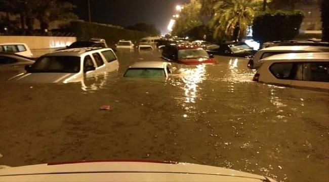 أمطار غزيرة تغرق الكويت والعراق وتعطل الدوام الرسمي "فيديو"