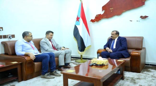 بن بريك : سنسعى جاهدين لتقديم المساعدة للمنظمات الإنسانية والإغاثية الدولية 