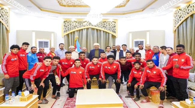 الرئيس الزُبيدي يستقبل بعثة نادي فحمان المشاركة في بطولة الملك سلمان للأندية العربية