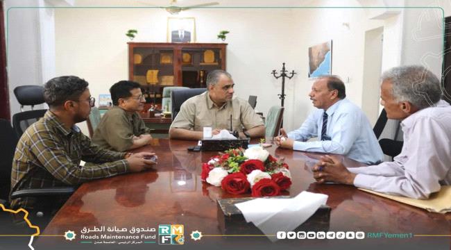 وكيل وزارة الخدمة المدنية  يزور صندوق صيانة الطرق بعدن