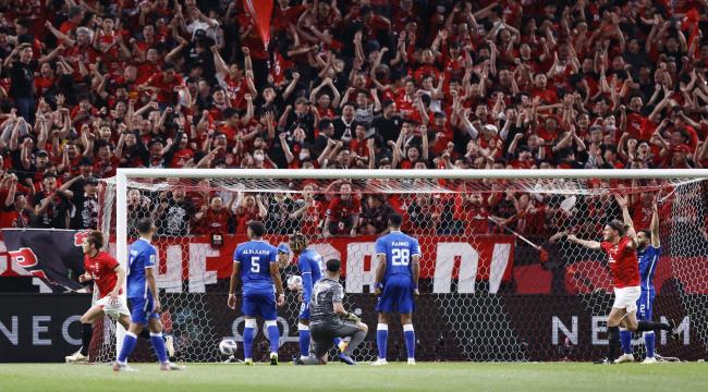 عاجل.. أوراوا يتوج بلقب دوري أبطال آسيا على حساب الهلال