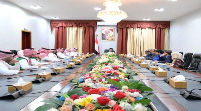 السفير السعودي يلتقي رئيس الوزراء اليمني في عدن