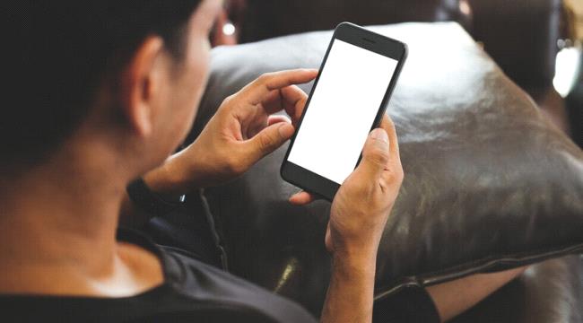 تأثيرات سلبية وحالات صحية خطيرة لمدمني الهواتف الذكية
