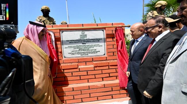 السفير والرئيس والوزير في مطار عدن الدولي