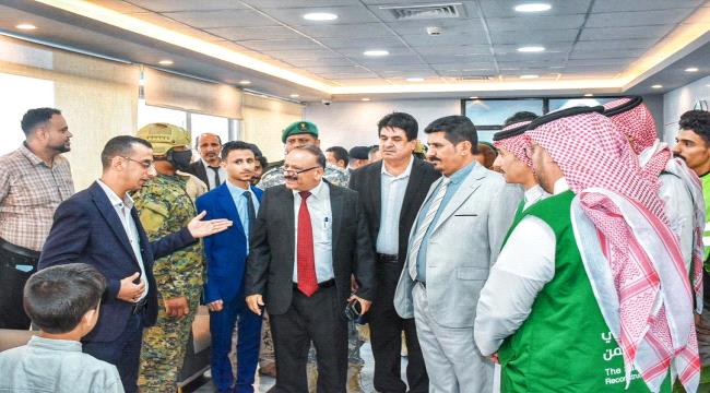 وزير النقل يتفقد المشاريع المنجزة في مطار عدن الدولي 