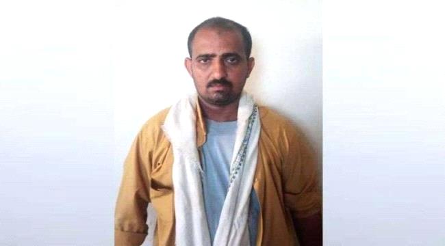 شاب يمني يقدم على قتل زوجة والده بـ"سلاح أبيض" وهي تصلي في تعز 