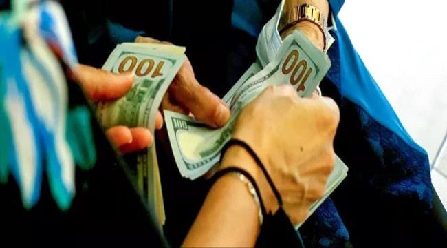 العراق يحظر التعامل بالدولار الأمريكي