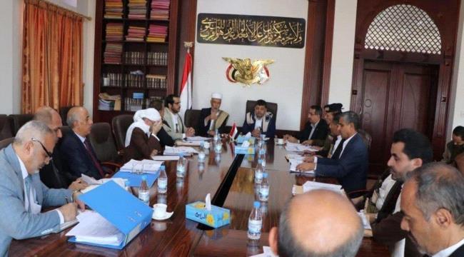 الحوثيون يشنون حملات "تطهير وظيفي" في مصلحتي الأراضي والضرائب