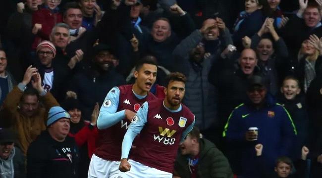 لاعب تركي يثير ضجة بسبب بصقه على المصري "تريزيغيه" أثناء سجوده