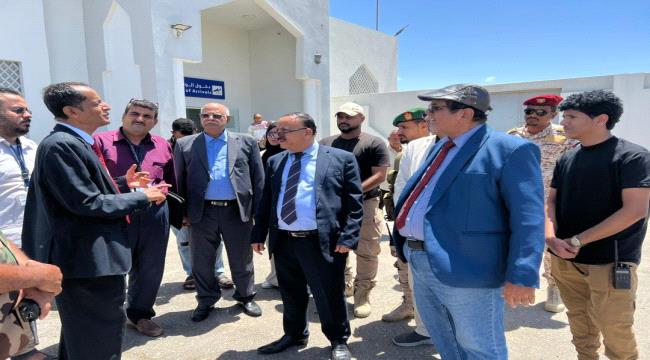 وزير النقل اليمني يزف بشرى سارة بشأن مطار الريان في المكلا