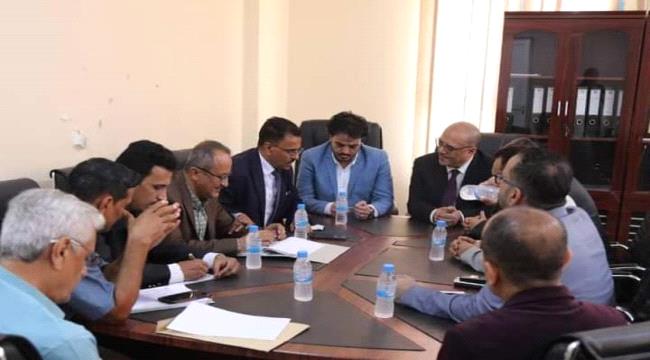 وزيرا التخطيط والكهرباء يلتقيان أمين محلي حضرموت في المكلا