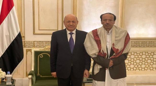 بعد إجراء عملية جراحية له... "هادي" يستقبل العليمي في الرياض
