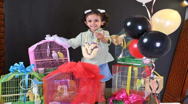 تضامن شعبي مع طفلة يمنية أكل "القط" عصافيرها