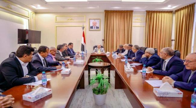 رئاسة البرلمان اليمني تجتمع في الرياض مع رئيس الحكومة
