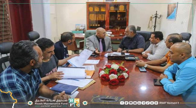 لقاء بعدن يجمع المحافظ شمسان ورئيس صندوق الطرق لمناقشة المشاريع في محافظة تعز  