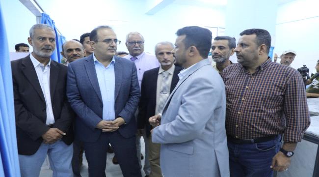 وزير الصحة يفتتح مختبر الطوارئ ويتفقد إعادة تأهيل أقسام المركز الوطني لمختبرات الصحة بعدن